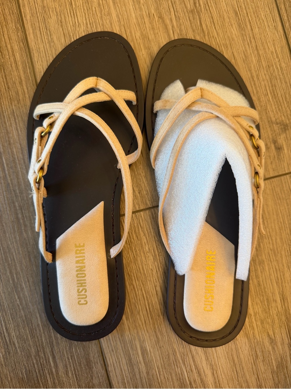 Cushionaire Women's Brown Sandals with Cream Straps